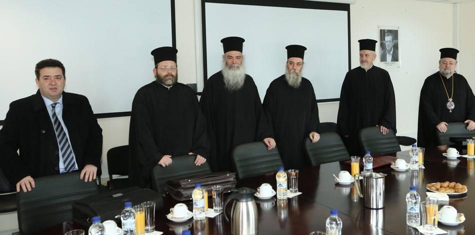 γίνονταν εδώ και 2-3 χρόνια χωρίς να έχουν ενημερωθεί. «Και ξαφνικά ακούσαμε τις κοινές δηλώσεις του πρωθυπουργού με τον Αρχιεπίσκοπο Αθηνών» δήλωσαν σύμφωνα με τις ίδιες πληροφορίες.