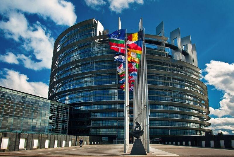 2. ΘΕΣΕΙΣ ΕΡΓΑΣΙΑΣ ΚΑΙ ΚΑΤΑΡΤΙΣΗΣ Πρακτική Άσκηση Schuman στο Ευρωπαϊκό Κοινοβούλιο Το Ευρωπαϊκό Κοινοβούλιο προσφέρει διάφορες πρακτικές ασκήσεις στην Γενική του Γραμματεία για να συμβάλλει στην
