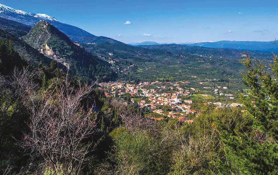 ΤΑΞΙΔΙ Ο Μυστράς ξανανιώνει Την πρώτη ευεργετική επίδραση του Μυστρά τη νιώθεις περπατώντας στον αρχαιολογικό χώρο ιδίως την άνοιξη, με τα αγριολούλουδα και το τιτίβισμα των πουλιών να προσθέτουν τις