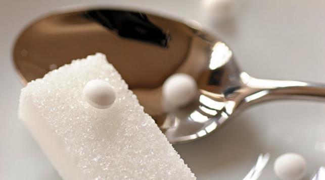 Σακχαρίνη Συνήθεις γλυκαντικές ουσίες 16 Είναι περίπου 300 φορές πιο γλυκιά από τη σακχαρόζη σε συγκεντρώσεις ισοδύναμου διαλύματος σακχαρόζης 10%, (200-700 φορές πιο γλυκιά από τη σακχαρόζη ανάλογα