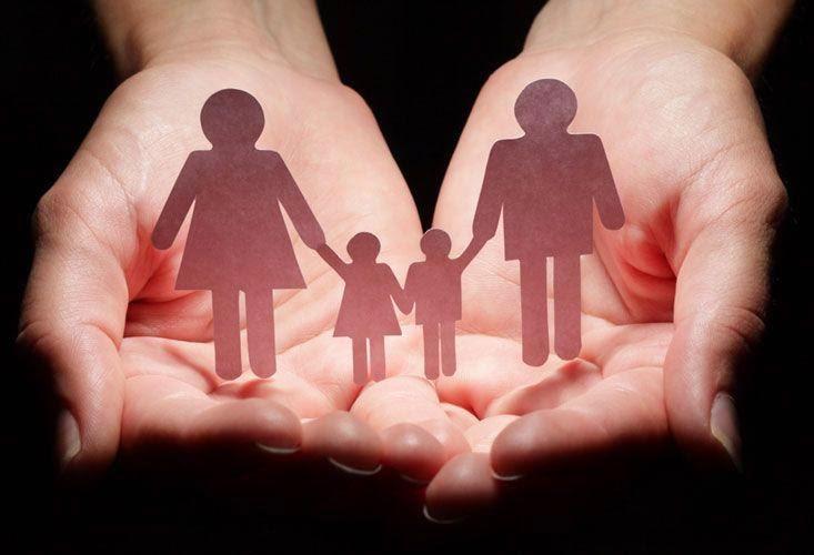 Οι γονείς στο στενό περιβάλλον της οικογένειας πρέπει να διαποτίζουν τα παιδιά τους με ανθρωπιστικές αρχές.