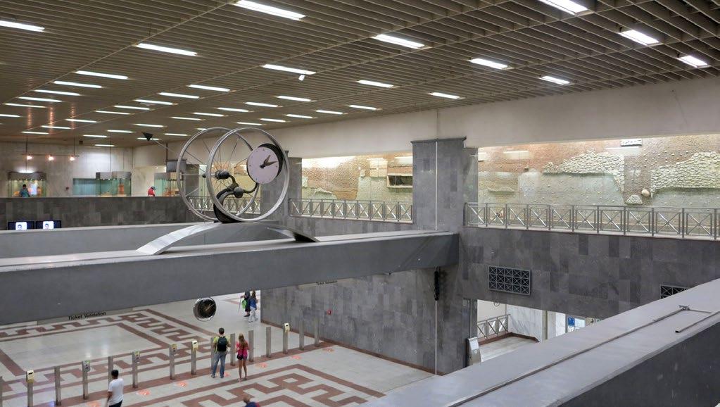 επιχωματωμένη κοίτη αναπτύχθηκε νεκροταφείο, πιθανώς με οστεοφυλάκια, που ήταν σε χρήση ως τον 12ο αιώνα.