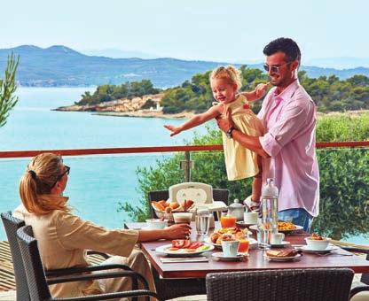 Δανείζεται το όνομά του από το μικρό νησάκι της Χηνίτσας, που βρίσκεται ακριβώς απέναντι και λειτουργεί σαν φυσικός κυματοθραύστης στην ονειρεμένη παραλία, που απλώνεται ακριβώς μπροστά στο
