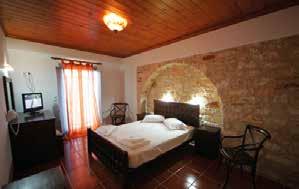 ΠΑΡΟΣ ΖΗΤΗΣΤΕ ΜΑΣ ΚΑΙ ΑΛΛΕΣ ΠΡΟΤΑΙΣ ΔΙΑΜΟΝΗΣ PANDROSSOS 3* Με θέα στη θάλασσα και το ηλιοβασίλεμα, το Pandrossos Hotel διαθέτει κλιματιζόμενα δωμάτια με δωρεάν Wi-Fi, ιδιωτικό