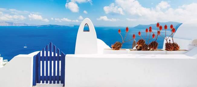 KYKΛΑΔΕΣ ΔΙΑΚΟΠΕΣ ΣΤΗ ΜΟΝΑΔΙΚΗ ΣΑΝΤΟΡΙΝΗ 4,5,6&8 ΗΜΕΡΕΣ Τιμές πακέτων fly & drive Η Σαντορίνη (ή Θήρα) βρίσκεται στο νοτιότερο σημείο των Κυκλάδων και είναι στην ουσία ένα σύμπλεγμα νησιών που