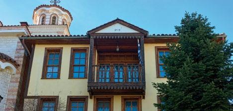 πόλη με πλούσιο πολιτισμικό παρελθόν, ιδιαίτερες γειτονιές και