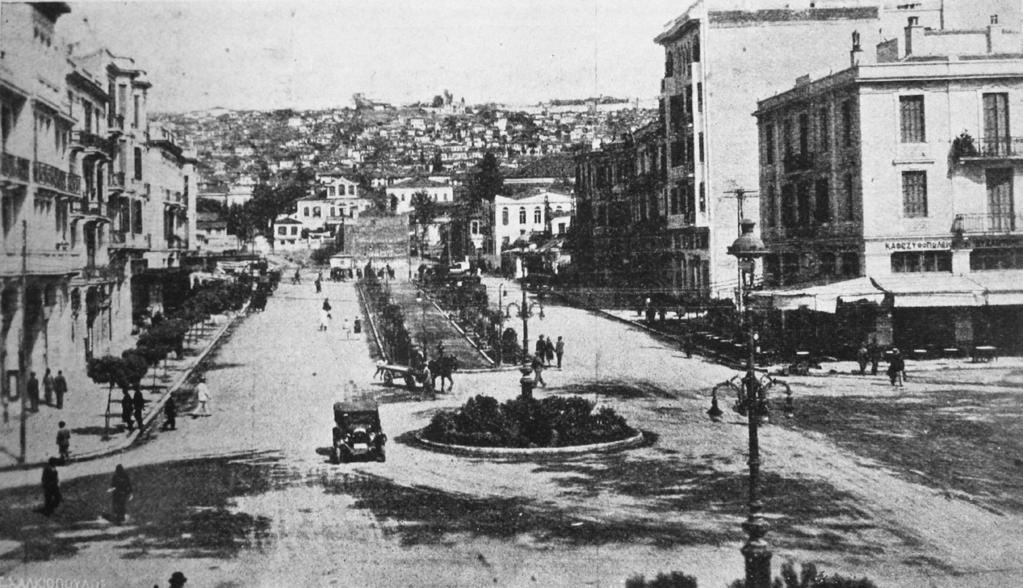 Η Ευφροσύνη διασχίζει τη λεωφόρο Συγγρού: Η εισαγωγή του αυτοκινήτου... Εικόνα 1. Η ασάφεια στη χρήση των δρόμων Πλατεία Αγίας Σοφίας, Θεσσαλονίκη 1929.