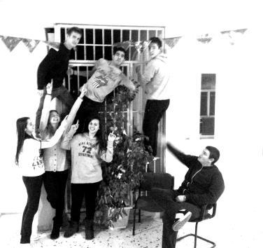 Christmas@38 Ακ ζαξ έιεγα υηη ημ ζπμιείμ εθηυξ απυ θναηεηήνημ με θεκά θαη δηαιείμμαηα μπμνεί κα είκαη ακηηθεημεκηθά δηαζθεδαζηηθυ, ηη ζα ιέγαηε; Ννμημφ μηιήζεηε κα ζαξ πς υηη έπς θαη μάνηονεξ (άκηε
