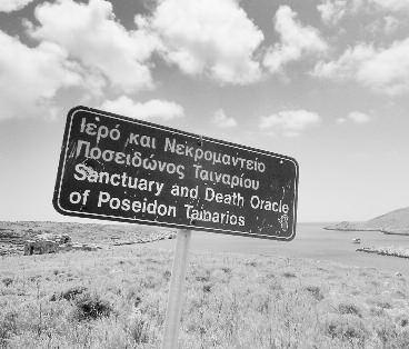 Το ακρωτήριο Ταίναρο -όπου το σπήλαιο της εισόδου στον Αδη για τους αρχαίους Ελληνες- έχει μία απόκοσμη ατμόσφαιρα. Κι όμως γαλήνια.