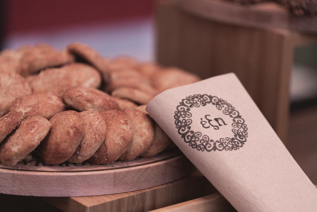 bringing THE WORLD TO YOUR TABLE catering@exi.gr exi.