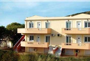 Σε μικρή απόσταση με τα πόδια από το Stroubis Studios 1 θα βρείτε ποικιλία από ταβέρνες, μίνι μάρκετ και μπαρ. Το χωριό Θυμιανά είναι 2χλμ. μακριά. Η πόλη και το λιμάνι της Χίου απέχουν 7χλμ.