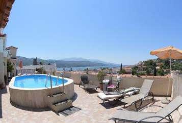 Το Kerveli Village Hotel είναι ένα συγκρότημα σε στυλ χωριού που ενσωματώνεται αρμονικά στο παρθένο τοπίο της πλαγιάς που οδηγεί στον κόλπο Κέρβελη.