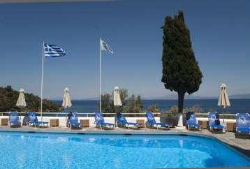 τριανταφυλλιές. Σε συνδυασμό με την υπέροχη θέα στη θάλασσα, προσφέρουν το ιδανικό περιβάλλον για τις διακοπές σας.