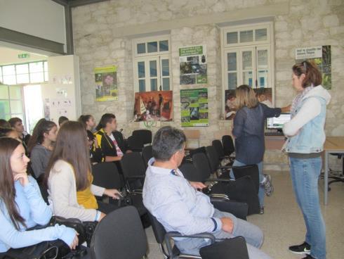 Αρχικά έγινε ενημέρωση των μαθητών για το Ευρωπαϊκό Δίκτυο Προστατευόμενων Περιοχών «Φύση 2000» και συζήτηση γύρω από έννοιες που σχετίζονται