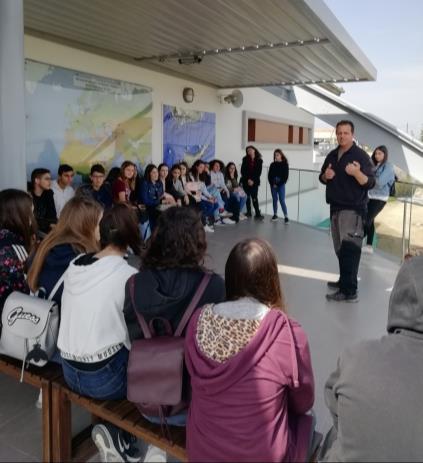 Στη συνέχεια τα παιδιά ενημερώθηκαν, από τον υπεύθυνο του