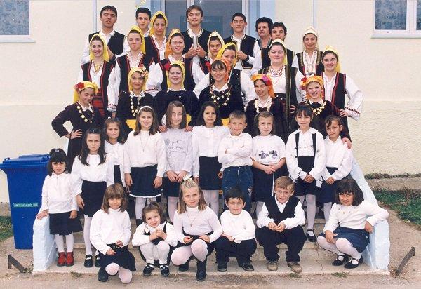 άλλες πού εξιστορούν όσα συνέβησαν σε αυτόν τον τόπο είναι σήμερα απαγορευμένες; Γιατί τα τραγούδια του Μακεδονικού Αγώνα απαγορεύτηκαν και αυτά; Μήπως όλα γίνονται για να μη στενοχωρήσουμε τους