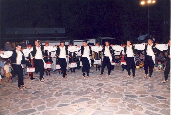 Έκαναν όμως ό,τι ήταν δυνατό για να έχουμε εμείς πλούσια ελληνική παιδεία.
