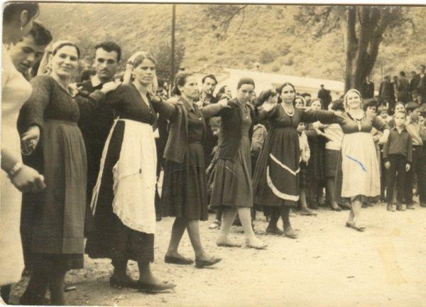 Τα μέλη της έγραψαν νέα τραγούδια αφιερωμένα στα πρωτοπαλίκαρά τους, αρνητές του ελληνισμού.