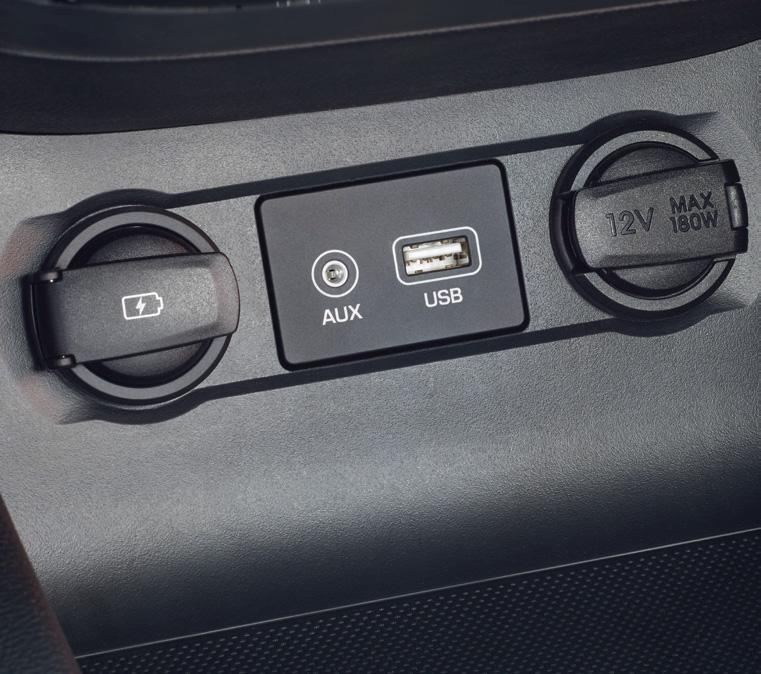 Hyundai i20. Θύρες σύνδεσης Aux-in και USB, αλλά και πρόσθετη θύρα USB ταχείας φόρτισης κινητού. 8 Έγχρωμη οθόνη αφής 7 με Apple CarPlayTM και Android AutoTM. 1.
