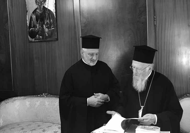 Δευτέρα 17 Ιουνίου 2019 Monday, June 17, 2019 Ενθρόνιση Αρχιεπισκόπου Ελπιδοφόρου 4 Ποιος είναι ο Αρχιεπίσκοπος Αμερικής Ελπιδοφόρος Αρχιεπίσκοπος Αμερικής Ελπιδοφόρος γεννήθηκε στo Μακρυχώρι Κων- O