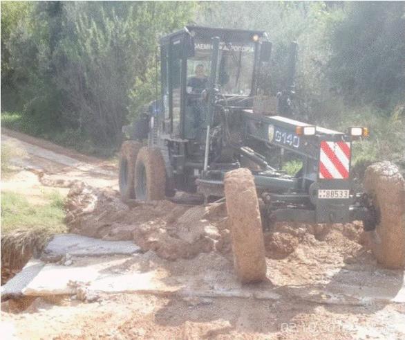 Διάθεση ειδικών μηχανημάτων και επιβατικών οχημάτων της 123ΣΤΕ (mini bus, λεωφορείο Mercedes 46 θέσεων, υδροφόρα, εκσκαφέας γαιών και Citroen Berlingo) για συνδρομή σε έκτακτα καιρικά φαινόμενα στη