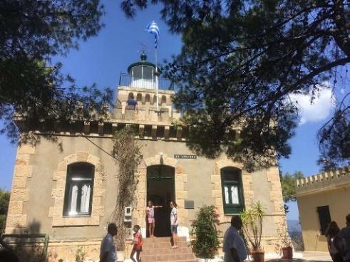 Στο πλαίσιο του εορτασμού της επετείου της 28ης Οκτωβρίου 1940, η Φρεγάτα ΣΠΕΤΣΑΙ, η Πυραυλάκατος ΡΙΤΣΟΣ και το Υποβρύχιο ΠΑΠΑΝΙΚΟΛΗΣ κατέπλευσαν στον λιμένα του Πειραιά ενώ το Αρματαγωγό ΧΙΟΣ, το