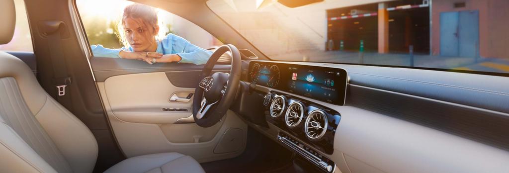 Ξέρει το δρόμο για το σπίτι και τις συνήθειές σας. Χάρη στο MBUX, το νέο Mercedes-Benz User Experience, η νέα A-Class Sedan γίνεται ευφυέστερη από ποτέ.
