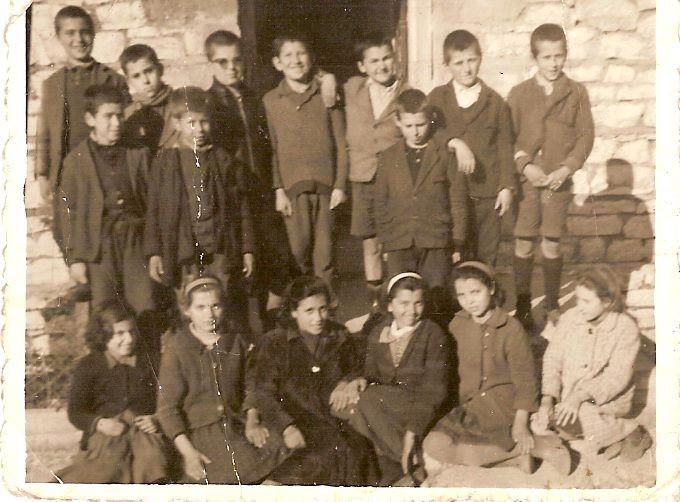 http://w2lj.blogspot.com/ π.απολλώ κατά κόσμον...κώστας Καρζής Κατά την επί δεκαήμερον παραμονή μου στήν Ι.Μ.Δοχειαρίου τον Απρίλιο ε.έ. είχα την ευλογία να συναντηθώ αρκετές φορές με τον μακαριστό π.