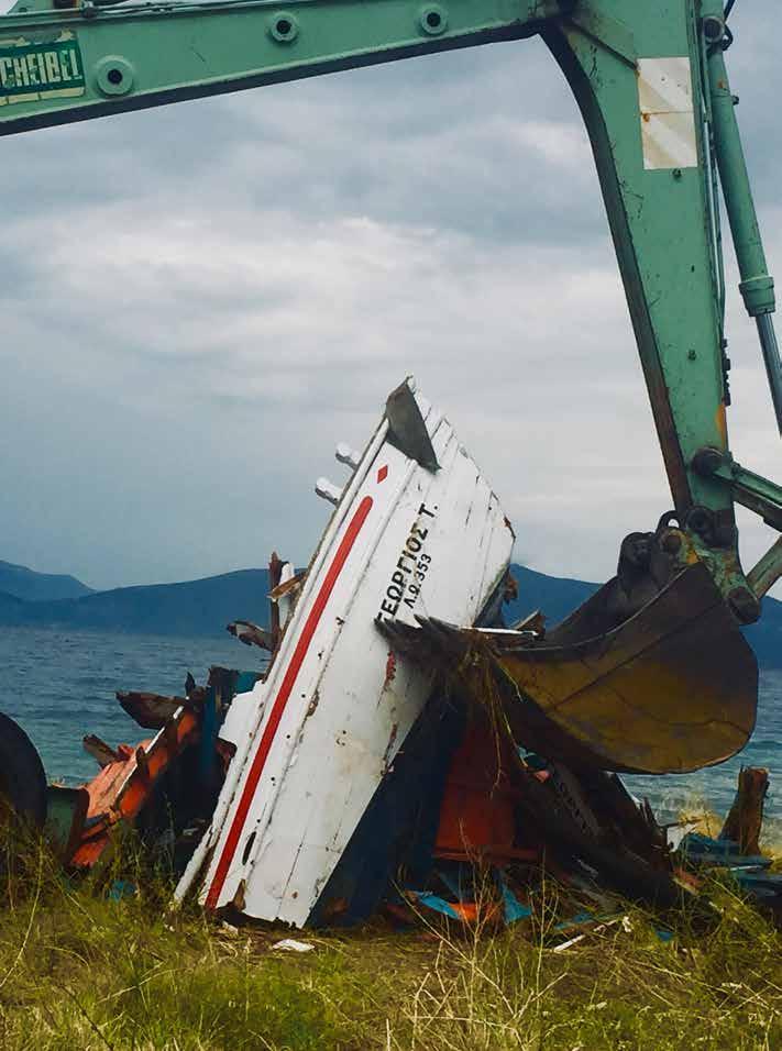 Με την παράδοση της αλιευτικής άδειας προς επιχορήγηση, τεμαχίζεται το παραδοσιακό σκάφος.