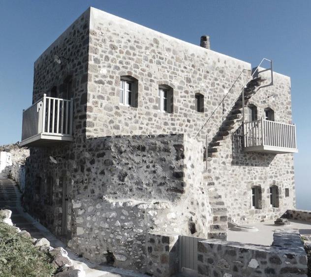φεγγίτη, ένα μικρότερο άνοιγμα σε ψηλότερη