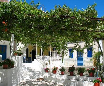 υπαίθριων ή ημι-υπαίθριων χώρων μπορούν να χωριστούν σε δύο κατηγορίες. α.