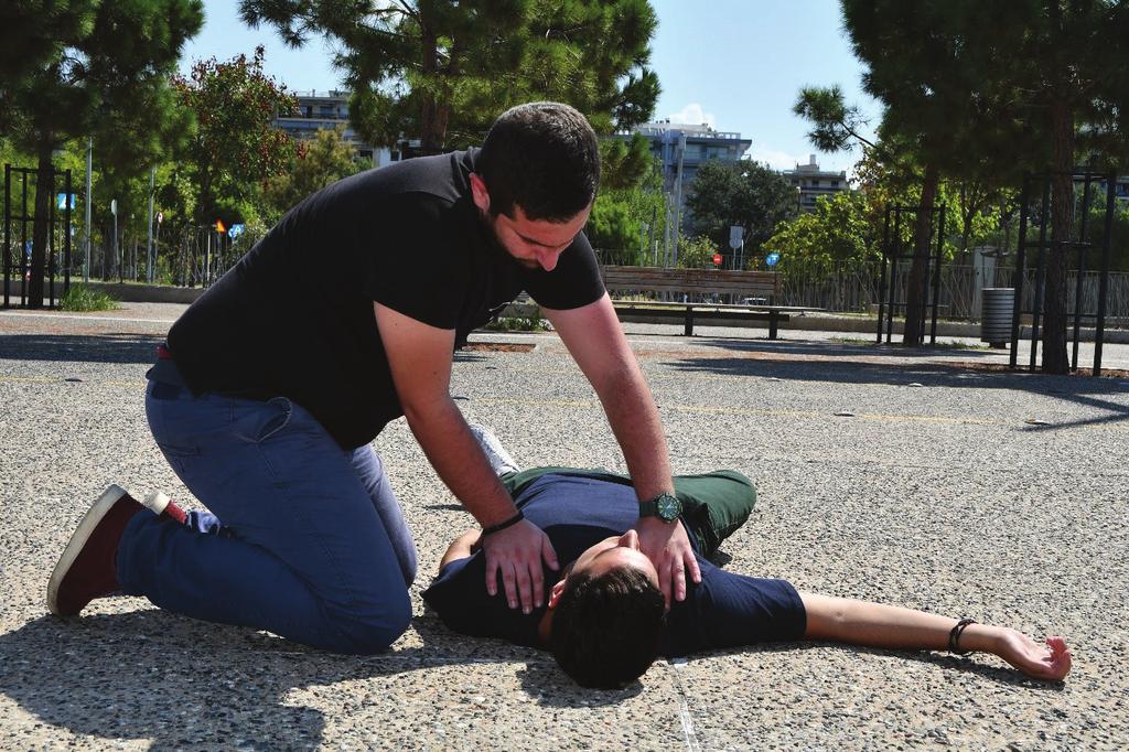 4 ΚΕΦΑΛΑΙΟ Λιποθυμία Τι είναι λιποθυμία Αιτίες λιποθυμίας Σημεία & συμπτώματα πριν τη