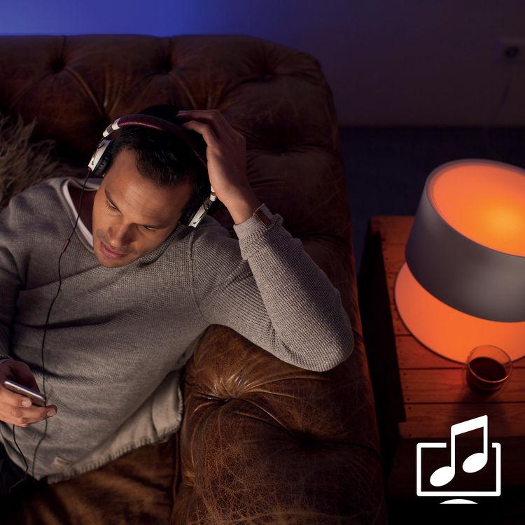 συγχρονίστε το φως με την αγαπημένη σας μουσική και δείτε πώς αντιδρά στο ρυθμό. Κατεβάστε εφαρμογές τρίτων και ανακαλύψτε τις καταπληκτικές δυνατότητες που προσφέρει ο φωτισμός Philips Hue.