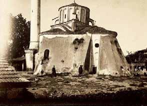 , λεζάντες στά γαλλικά σέ ἐπικολλημένη ταινία χαρτιοῦ, καί τό τρίτο μέ 50 φωτογραφίες τοποθετημένες ἀπό 1 ἕως 5 ἀνά