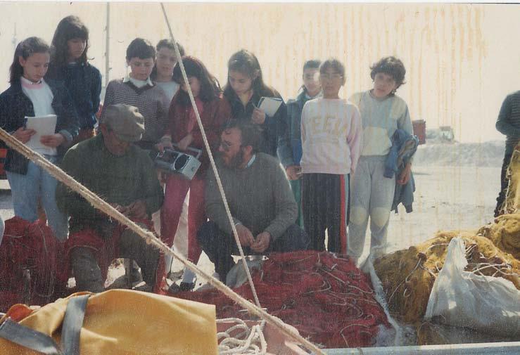 TA NEA, 25 ΑΥΓΟΥΣΤΟΥ 1986 Οι μαθητές θέλουν πούλμαν Κάρτες που έφτιαξαν τα παιδιά για να ενισχύσουν το ταμείο του σχολείου με τον ιδρώτα του προσώπου τους!