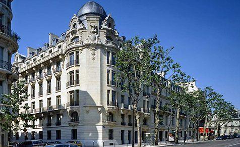 - / Αποχωρεί η Rothschild από τη θέση συμβούλου στη Folli Follie Στην παραίτησή του από τον ρόλο του βασικού χρηματοοικονομικού συμβούλου του ομίλου FFG φέρεται να προχώρησε ο διεθνής οίκος