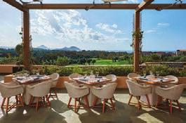Το The Westin Resort αποτελεί τον απόλυτο προορισµό για οικογενειακές διακοπές, µε δύο εξειδικευµένα κέντρα δηµιουργικής απασχόλησης για παιδιά, τα Cocoon & SandCastle, που απευθύνονται σε βρέφη και