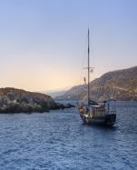 πξνο ην πιάηνο, ην ύςνο ή αλαινγηθά.