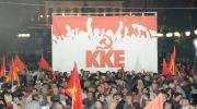 Τον οπορτουνισµό τον τρέφει επίσης ν ακούµε ά- κριτα τις λαϊκές απόψεις όπως έχουν διαµορφωθεί από τους επαγγελµατίες πολιτικούς της αστικής τάξης και τους πληρωµένους δηµοσιογράφους ή τους απλούς