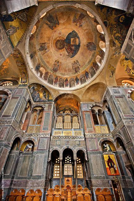 Ενα από τα τρία βυζαντινά μοναστήρια της Ελλάδας υπό την προστασία της Unesco, ιδρύθηκε (10ος αι.) από τον όσιο που ασκήτευε εκεί και υπήρξε πολύ αγαπητός στον κόσμο.