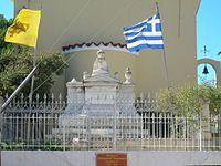 ΚΟΙΝΗ, ΒΟΥΝΟ και ΦΛΑΤΣΙΑ Συνεχίζοντας περνάµε από τη Κοινή, το χωριό στο οποίο βρίσκεται µία από τις Σταυροπηγιακές Μονές, η Μονή της Επισκέψεως (1667), η οποία εορτάζει το γεγονός της επισκέψεως της