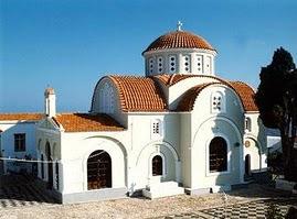 παρεκκλήσιο του Αγίου Αιµιλιανού (18 ου αιώνα) στην οµώνυµη παραλιακή τοποθεσία. Πρόκειται για συγκρότηµα κτιρίων, το ναό (µονόκλιτη βασιλική) και τα «κελιά».