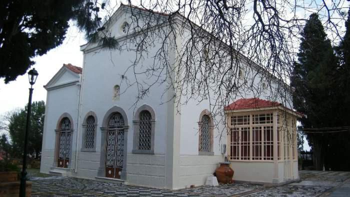 Θα ήταν παράληψη να µην αναφέροµε και την Ιερά Μονή των Αγίων Αναργύρων Θυµιανών του 17 ου αιώνα. ΒΑΡΒΑΣΙ Με το Βαρβάσι ολοκληρώνοµε το οδοιπορικό µας, αφού βρίσκεται στην νότια «πύλη» της πόλης.