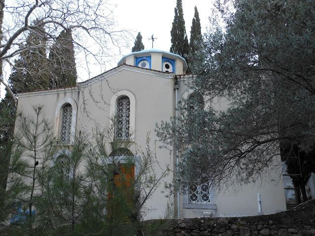 Αγίου Ισιδώρου (4 ος αιώνας) όπου βρίσκεται και ο τάφος του, µαζί µε τον τάφο της Αγίας Μυρόπης.
