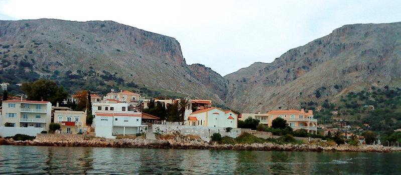 χαρακτηριστικότερη αυτή του Αγίου Μάρκου. Επίσης φυλάσσονται τεµάχια Ιερών Λειψάνων των Αγίων Αναργύρων.