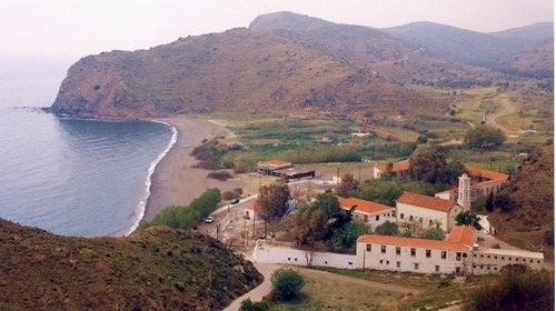 από τις οποίες είναι πρωτότυπες. Στην εποχή της ακµής του, το Μοναστήρι ήταν το αξιολογότερο, µετά τη Νέα Μονή.