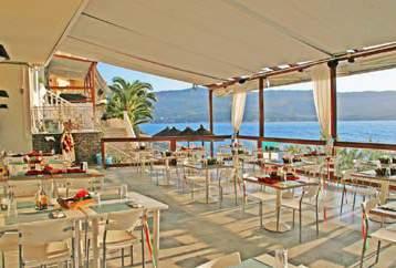 Διαμονή στη Σάμο Samos Bay Hotel 3* Σάμος Διαμονή στη Σάμο Fito Aqua Bleu Resort 3* Πυθαγόρειο Αυτό το ξενοδοχείο βρίσκεται στην όμορφη παραλία της Γάγκου
