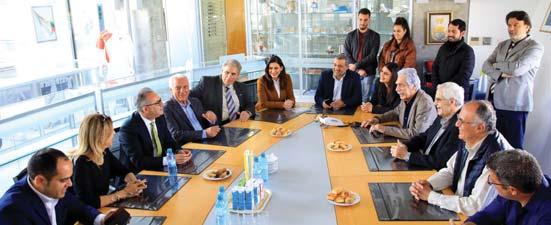) Αβέρωφ Νεοφύτου, επισκέφθηκε την Παρασκευή 5 Απριλίου τα γραφεία της ΚΟΕ όπου συναντήθηκε με τον πρόεδρο Ντίνο Μιχαηλίδη. Τον κ. Νεοφύτου συνόδευαν η Β Αντιπρόεδρος του ΔΗ.ΣΥ.