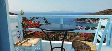 Βρίσκεται γραφικό ψαροχώρι Κίνι, µόλις 6,5 χιλιόµετρα από την πρωτεύουσα Ερµούπολη.